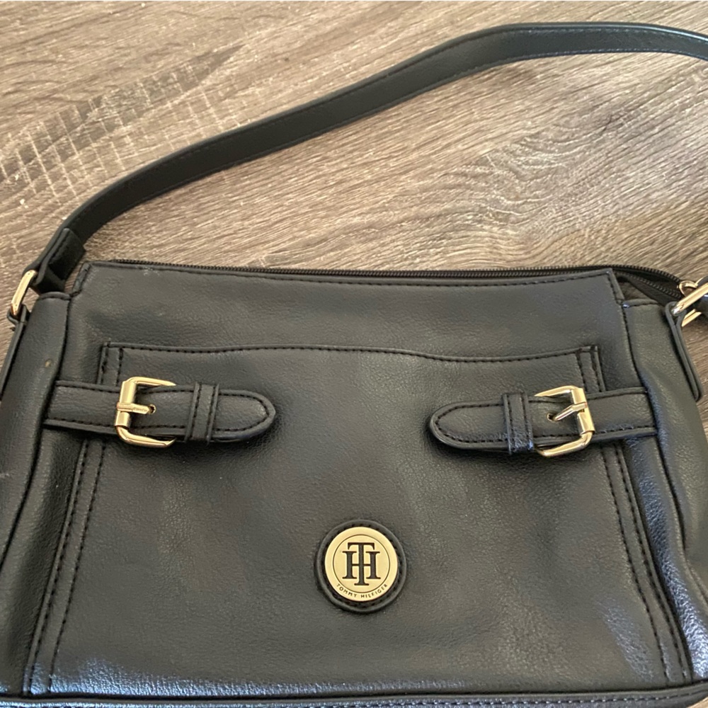 Lightly used Tommy Hilfiger Handbag!